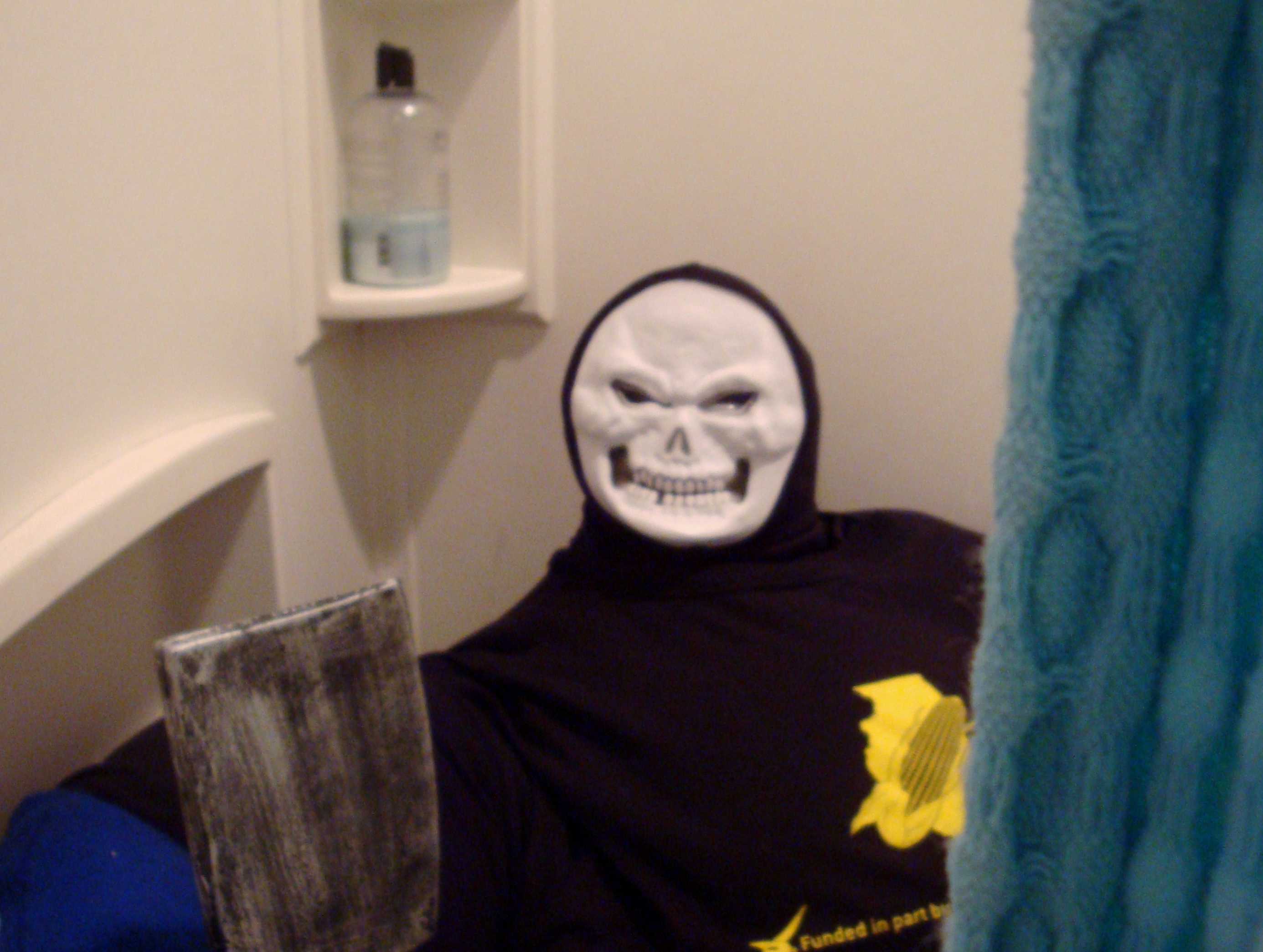 murderer in the shower prank.JPG