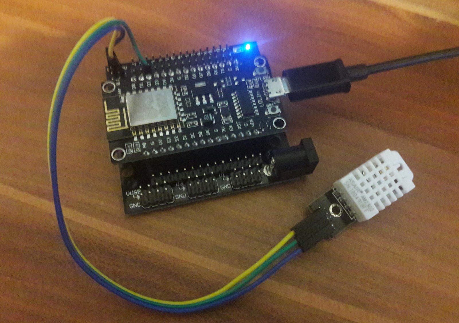 nodeMcu.jpg