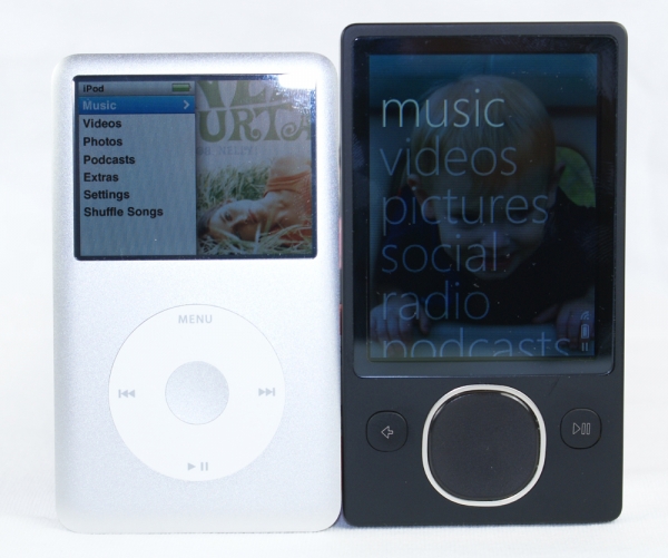 normal_ipodclassicvszune2_sideby2.jpg