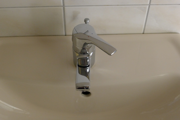 openproducts_-_mixer_tap_standard_turned_completely_right.jpg