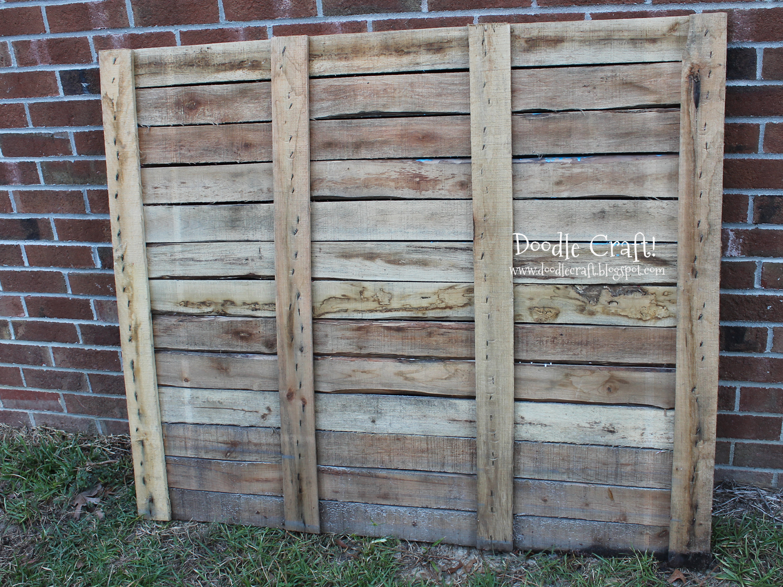 outdoor pallet decor flag.jpg