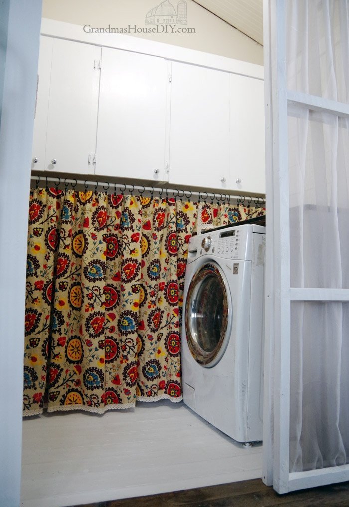 painted-laundry-room-curtain.jpg