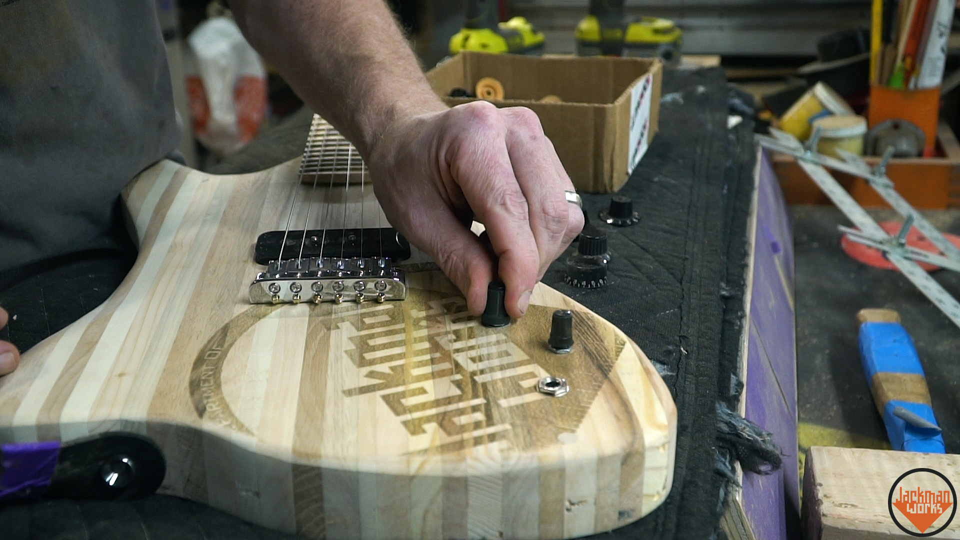 pallet wood guitar 23.jpg