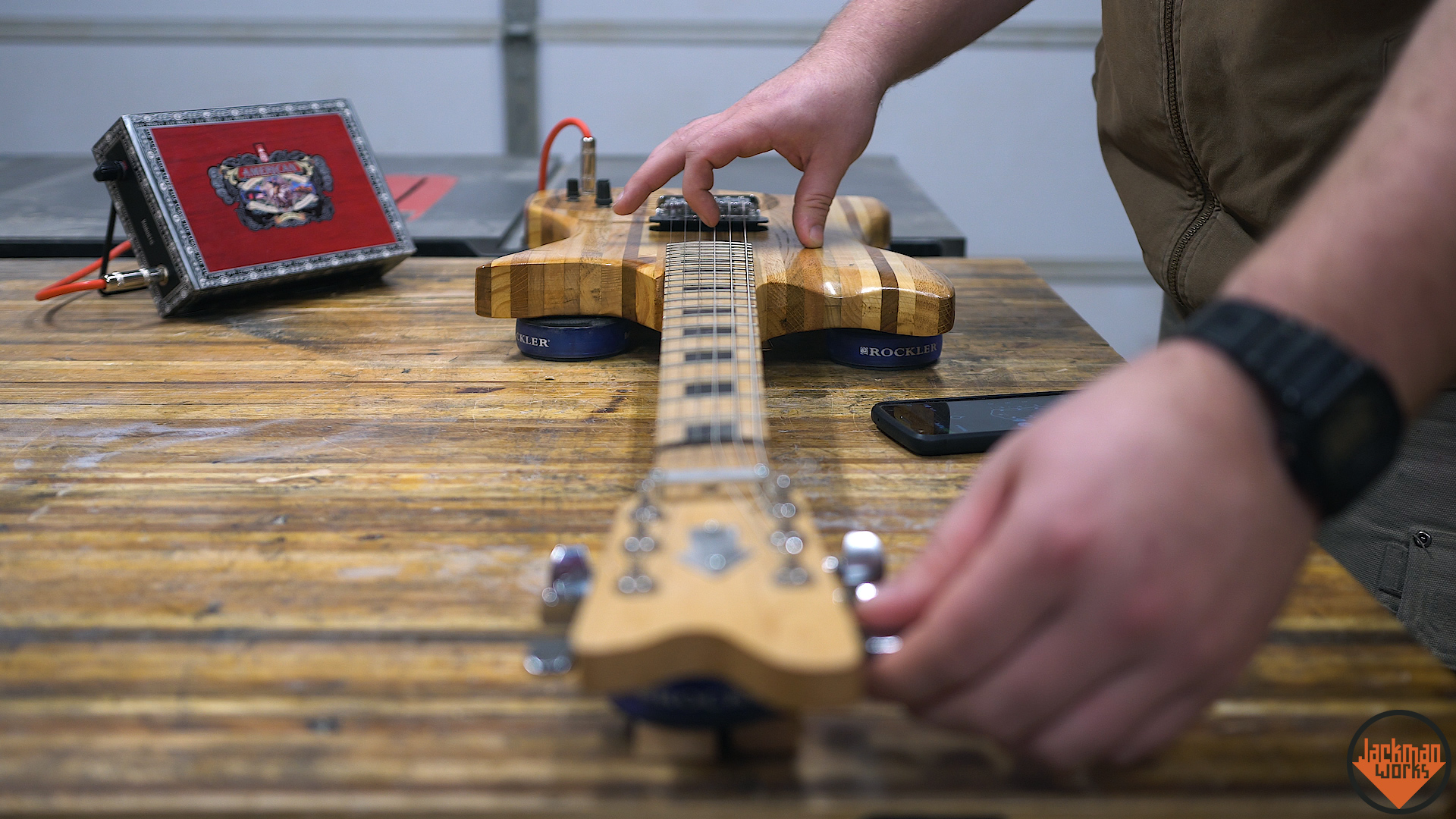 pallet wood guitar 30.jpg