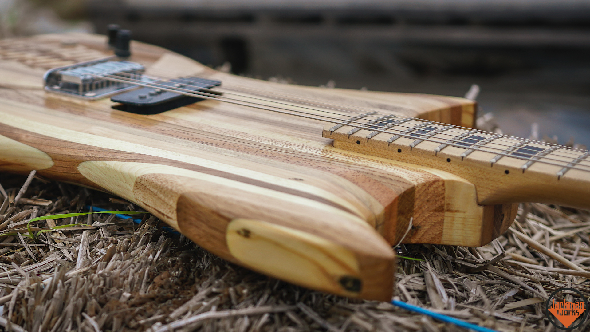 pallet wood guitar 33.jpg