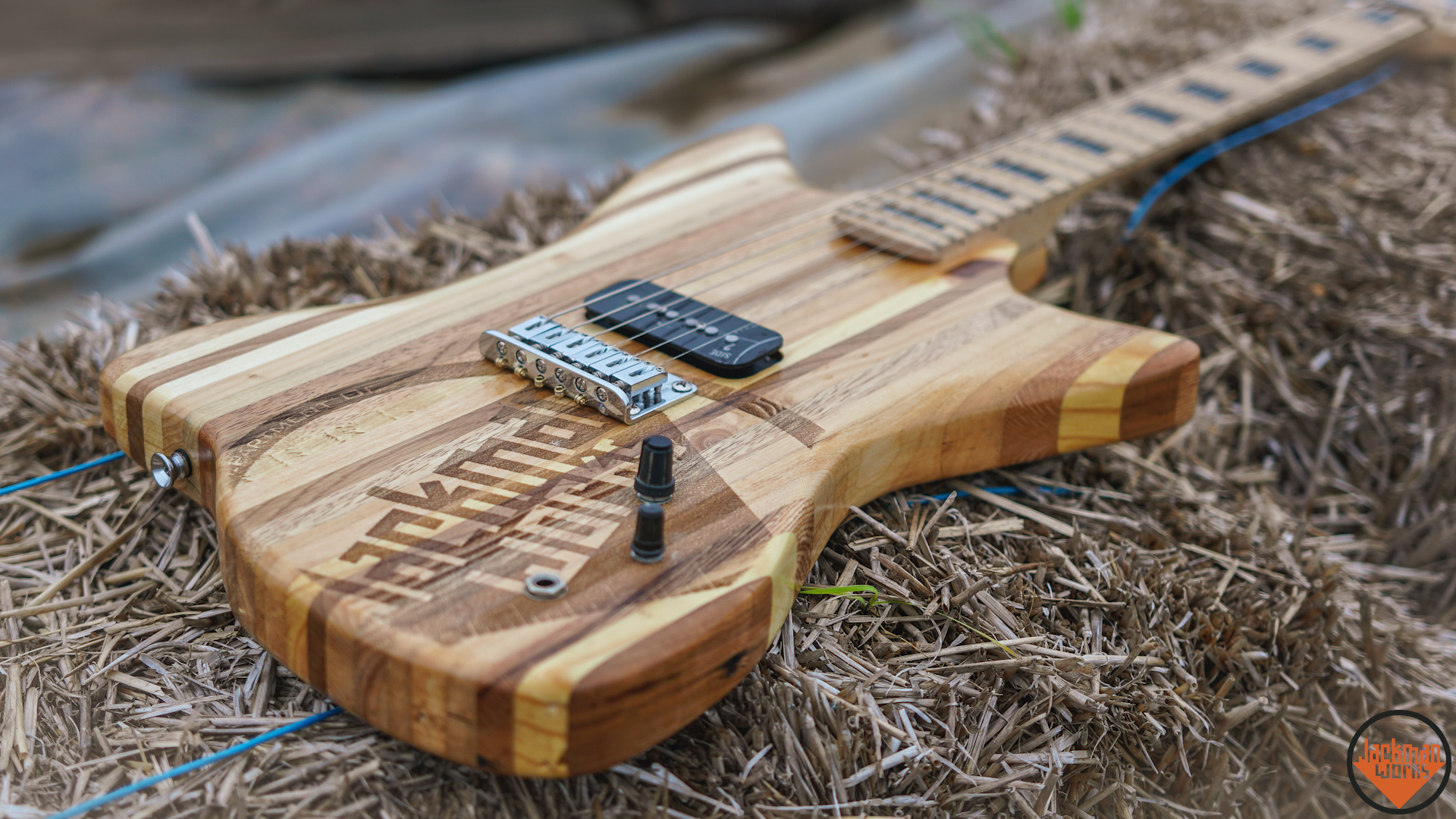 pallet wood guitar 34.jpg