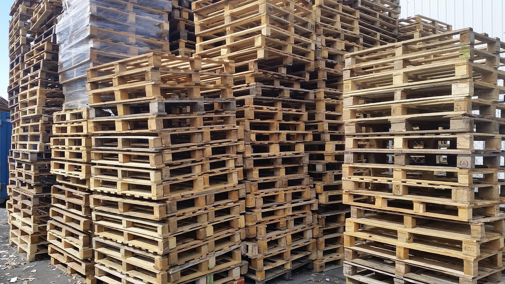 pallet-g3999a8604_1920.jpg