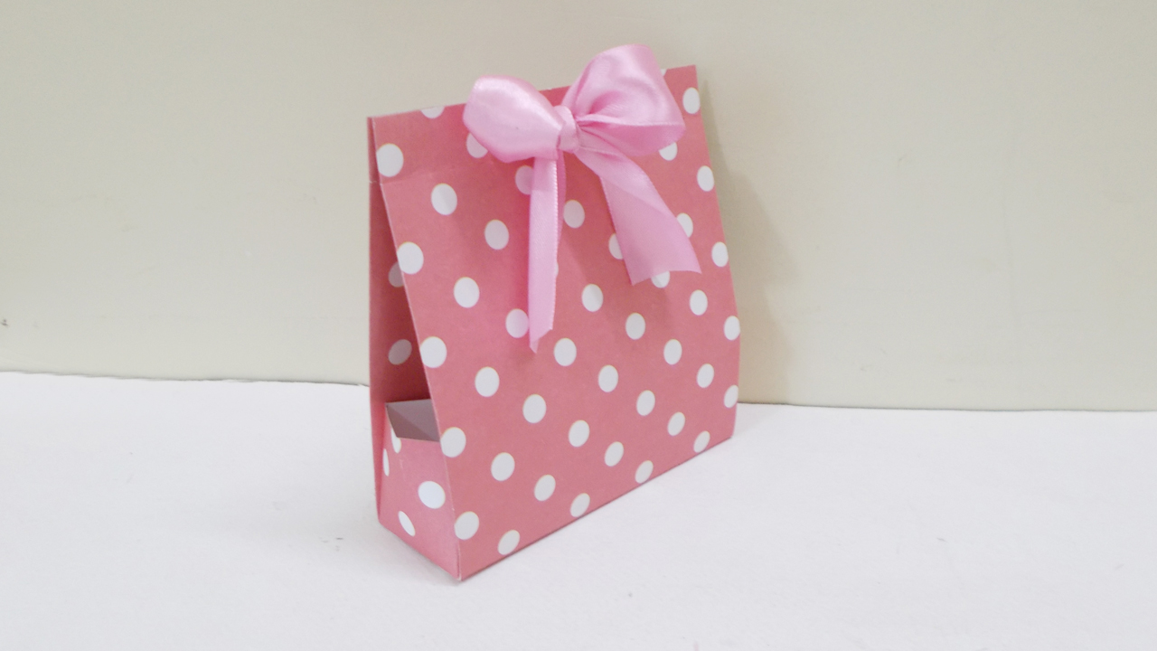 paper-bag-with-ribbon.jpg