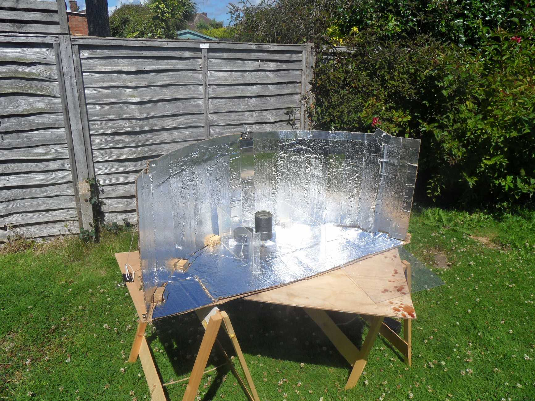 parapanel solar cooker.png
