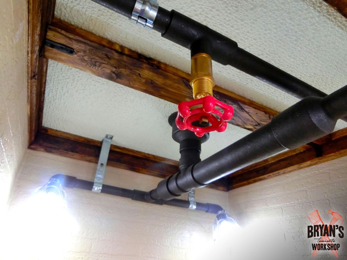 pipe-lights-on-the-ceiling--lighting-small-bathroom-ideas-wall-decor (3).jpg