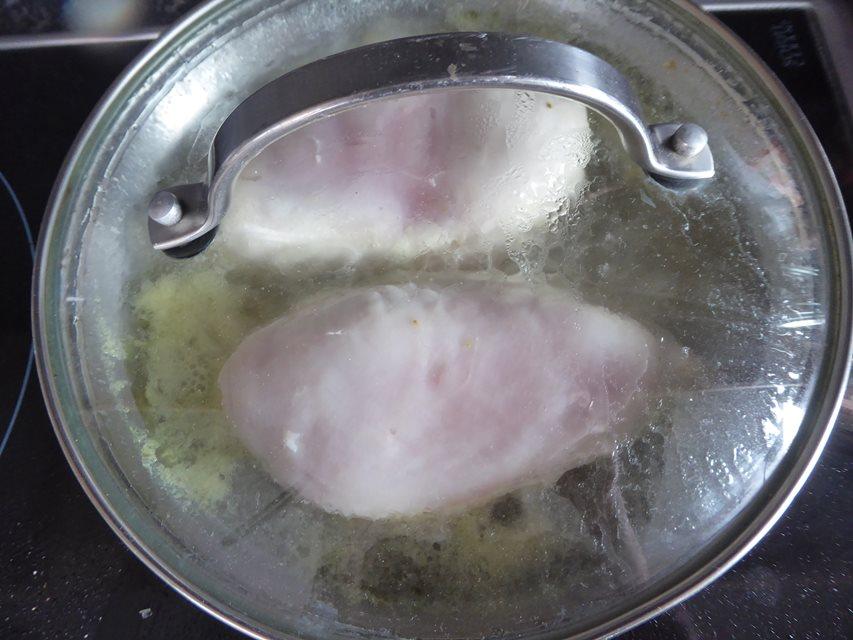 poach chicken raw with lid.JPG