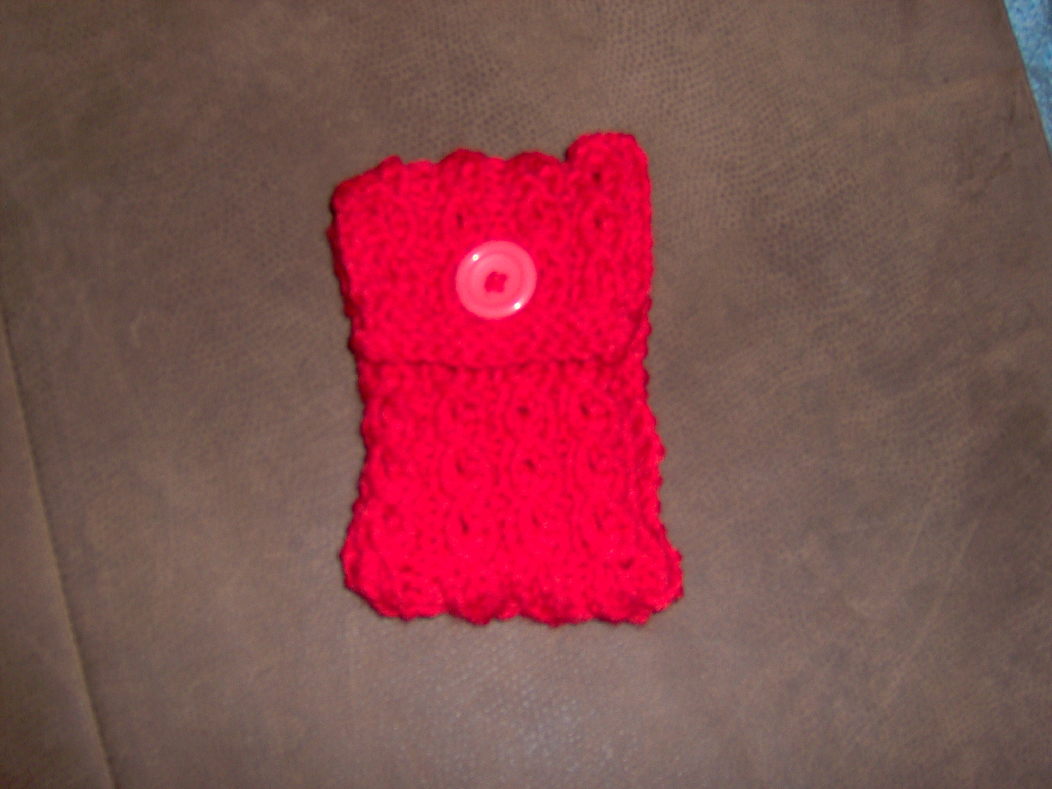 red knit cell cozie 