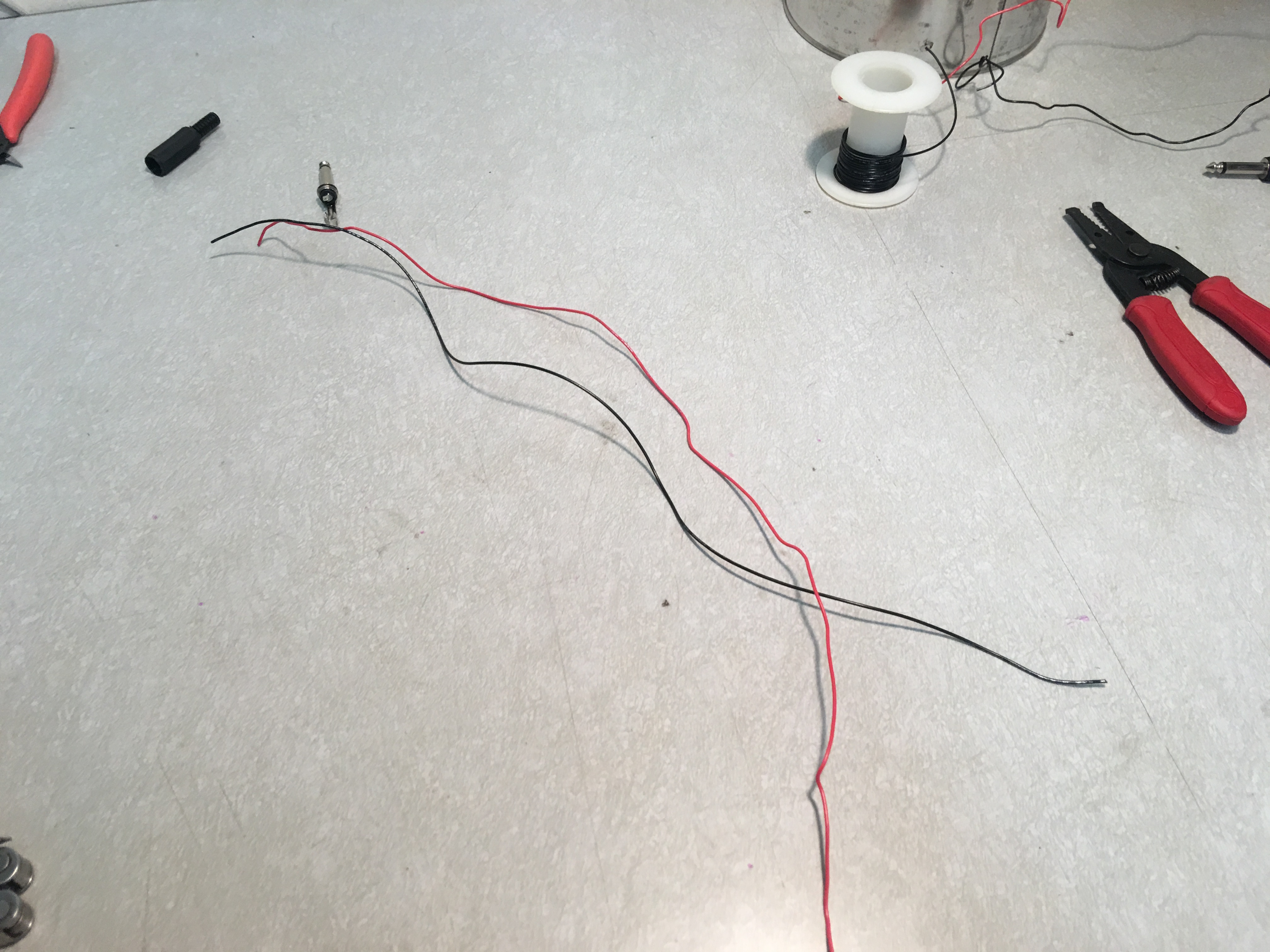 red-black-wire-jack.jpg