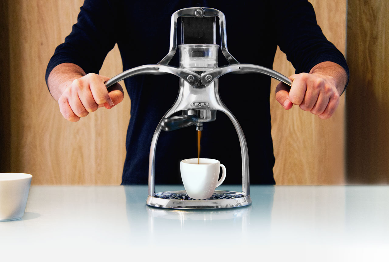 rok-espresso-maker-in-action.jpg