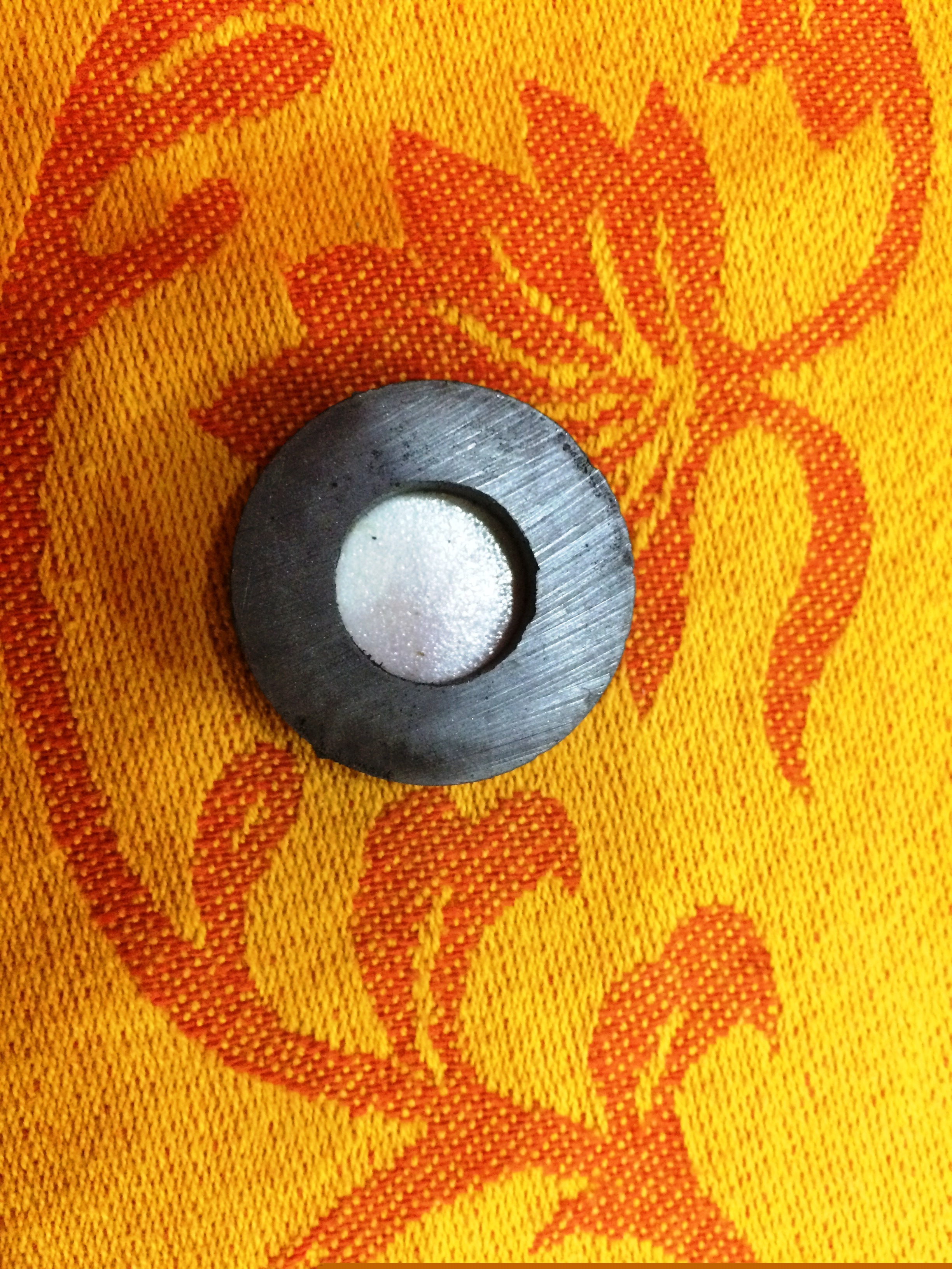 round magnet.JPG