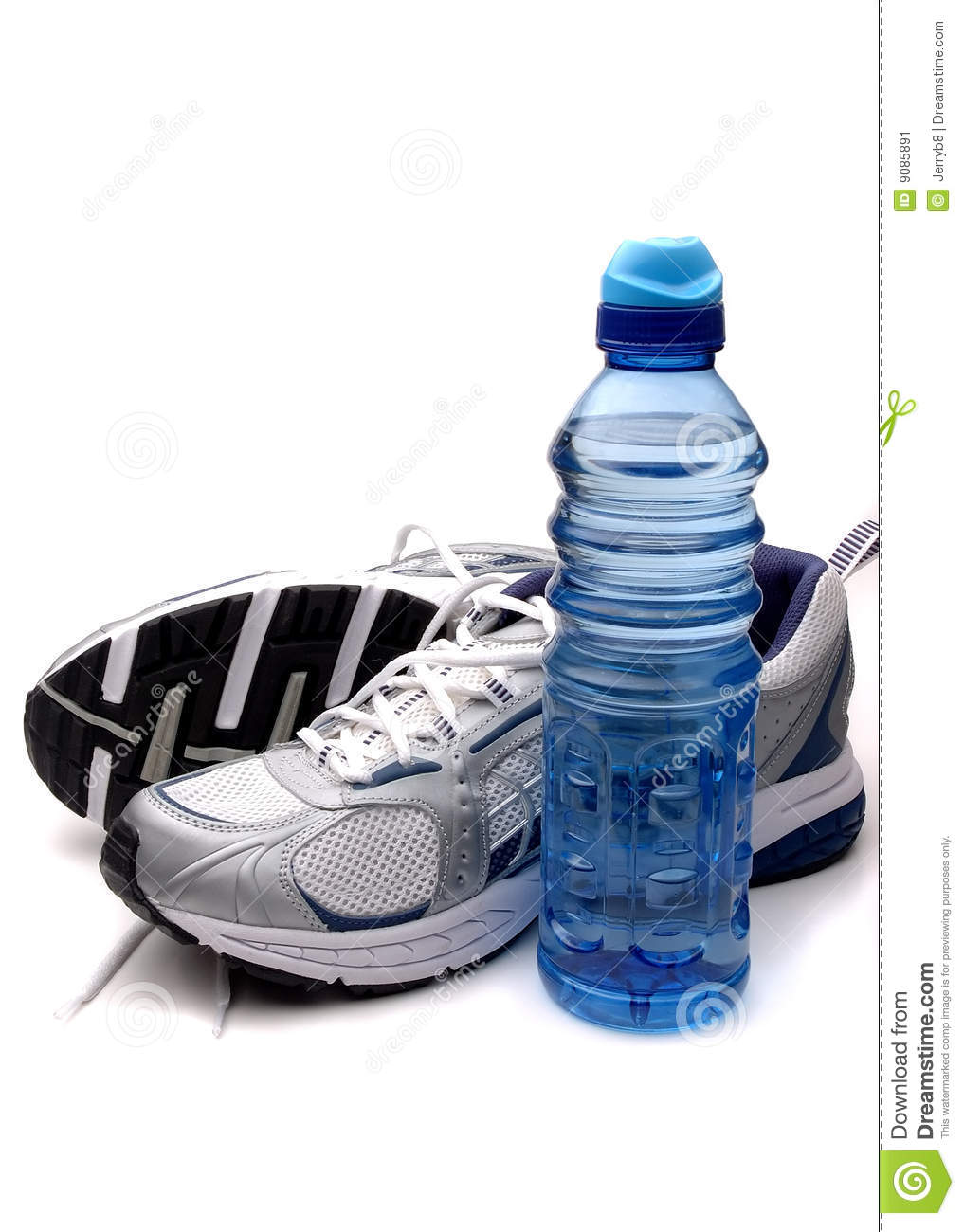 running-shoes-water-bottle-9085891.jpg