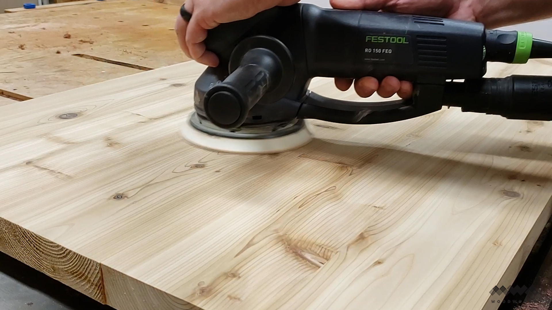 sanding the table top.bmp