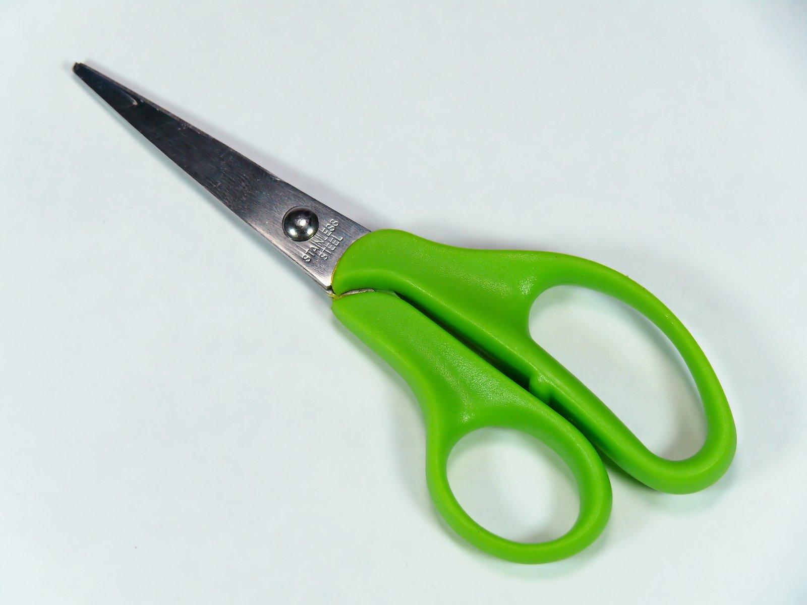 scissors-1420315.jpg