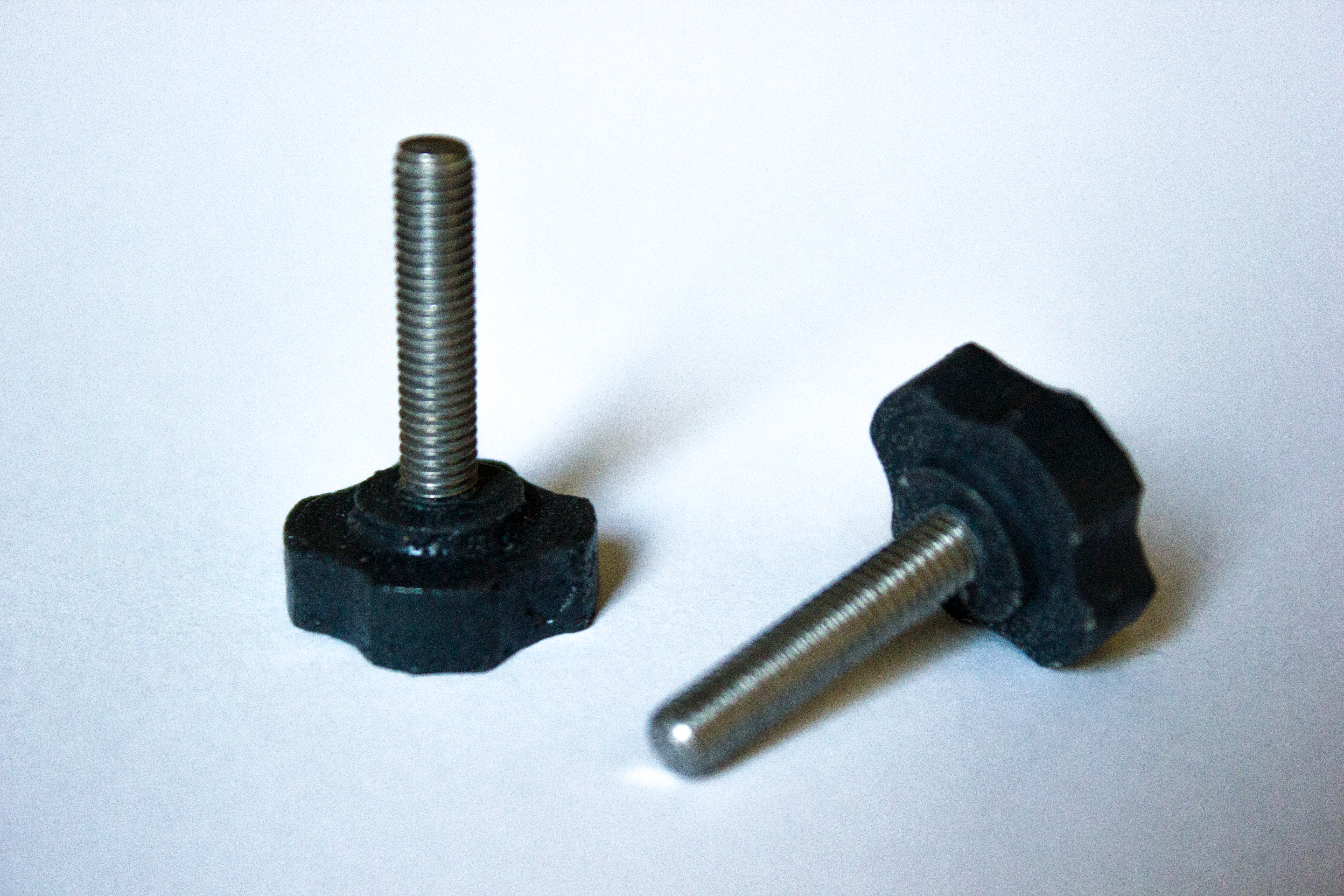 screws hand turn caps N15.JPG