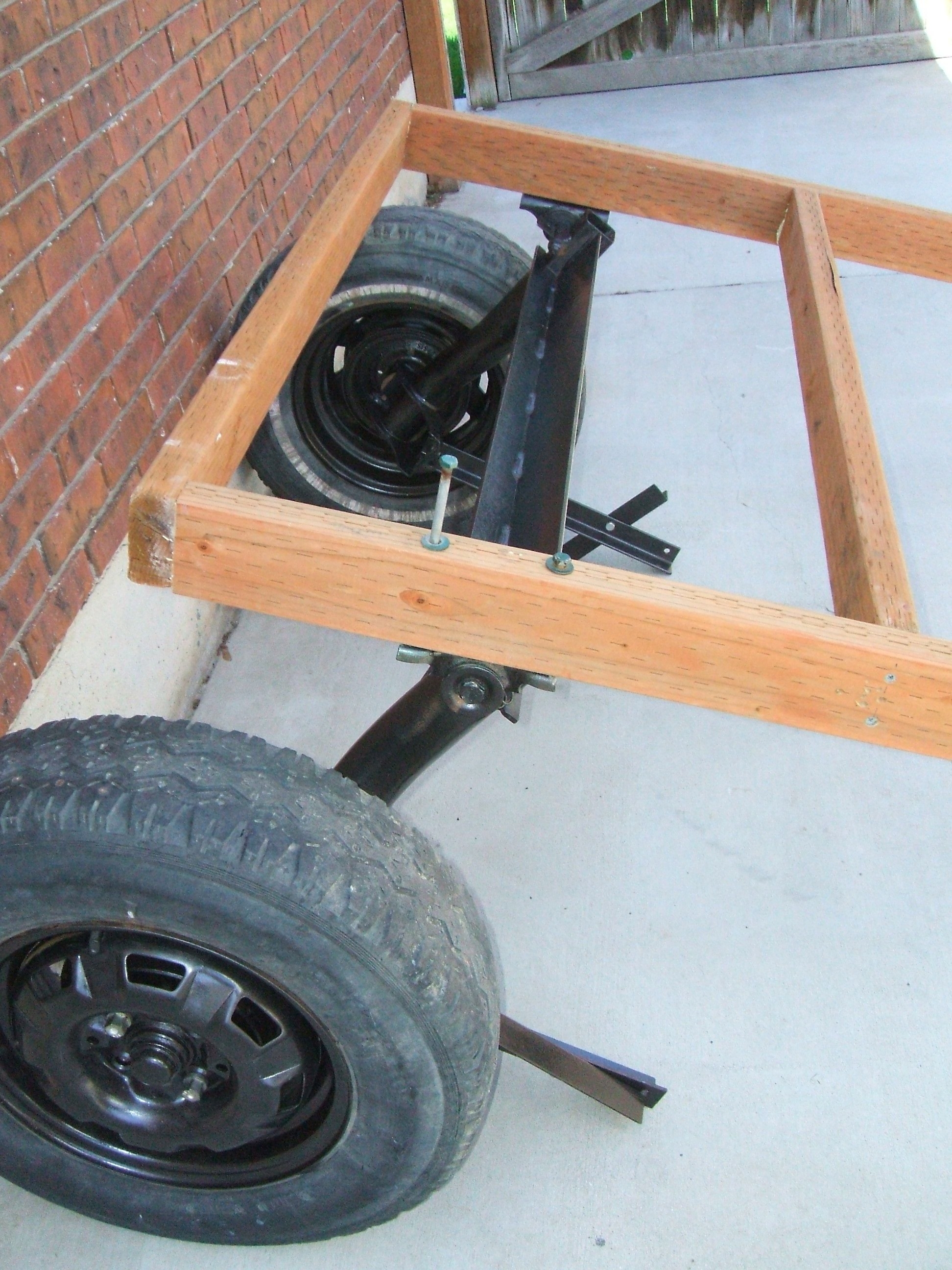 securing frame to rear axle mounts.JPG