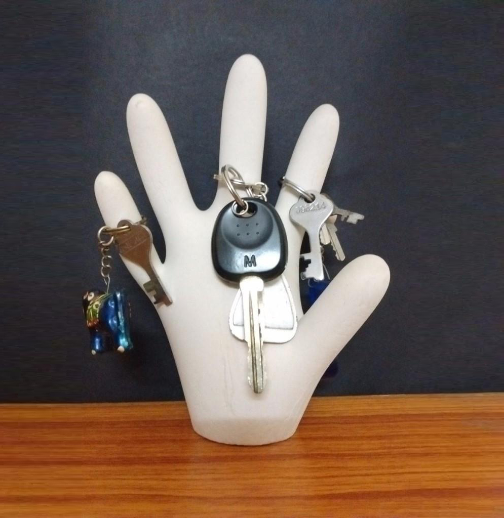 simple_pop_hand_keyholder_11_x3.jpg