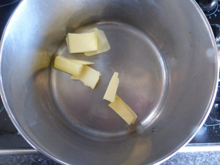 small amount butter in pan.JPG