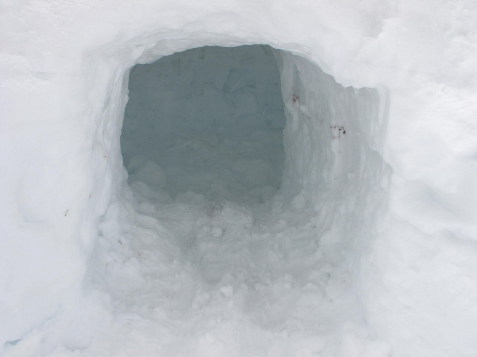 snowcave.JPG