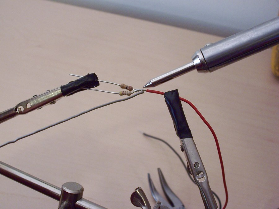 solder_first_connection.jpg