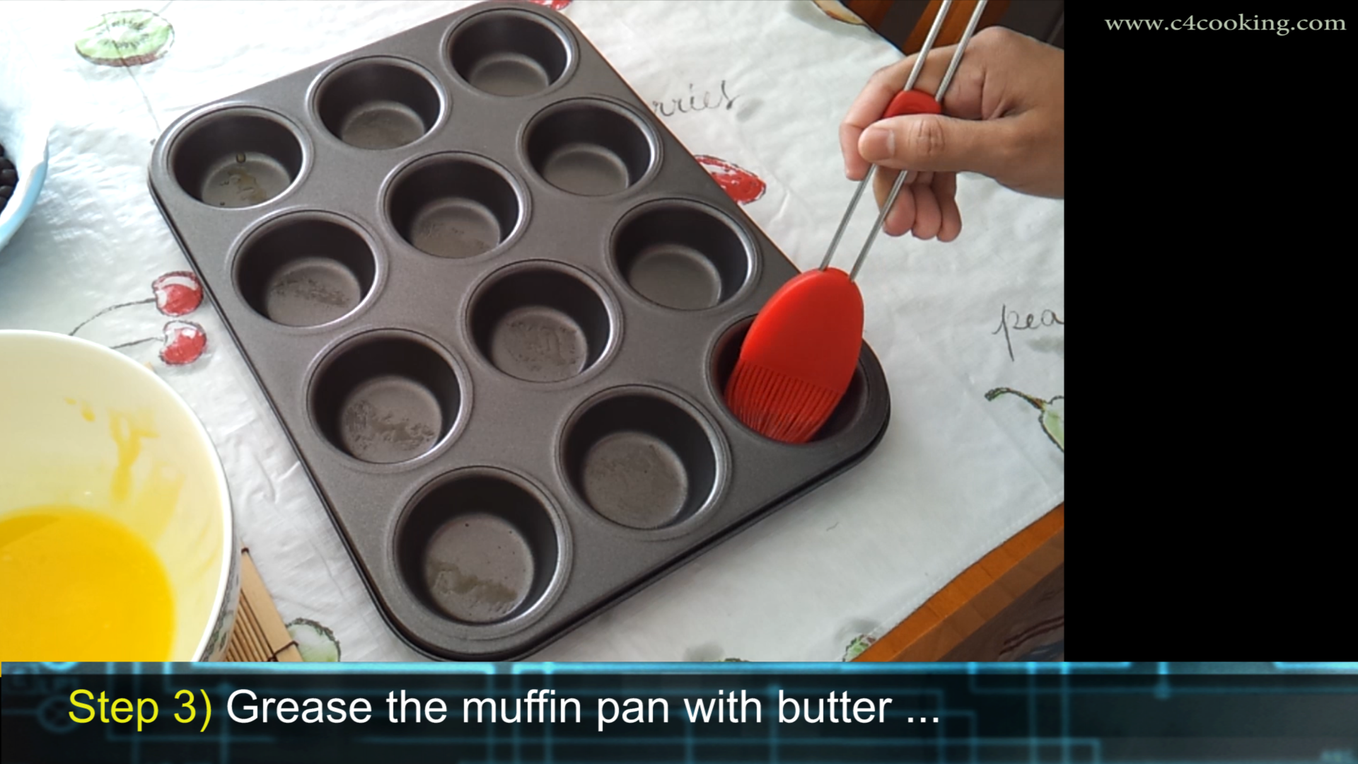 step 3 - grease muffin pan.bmp