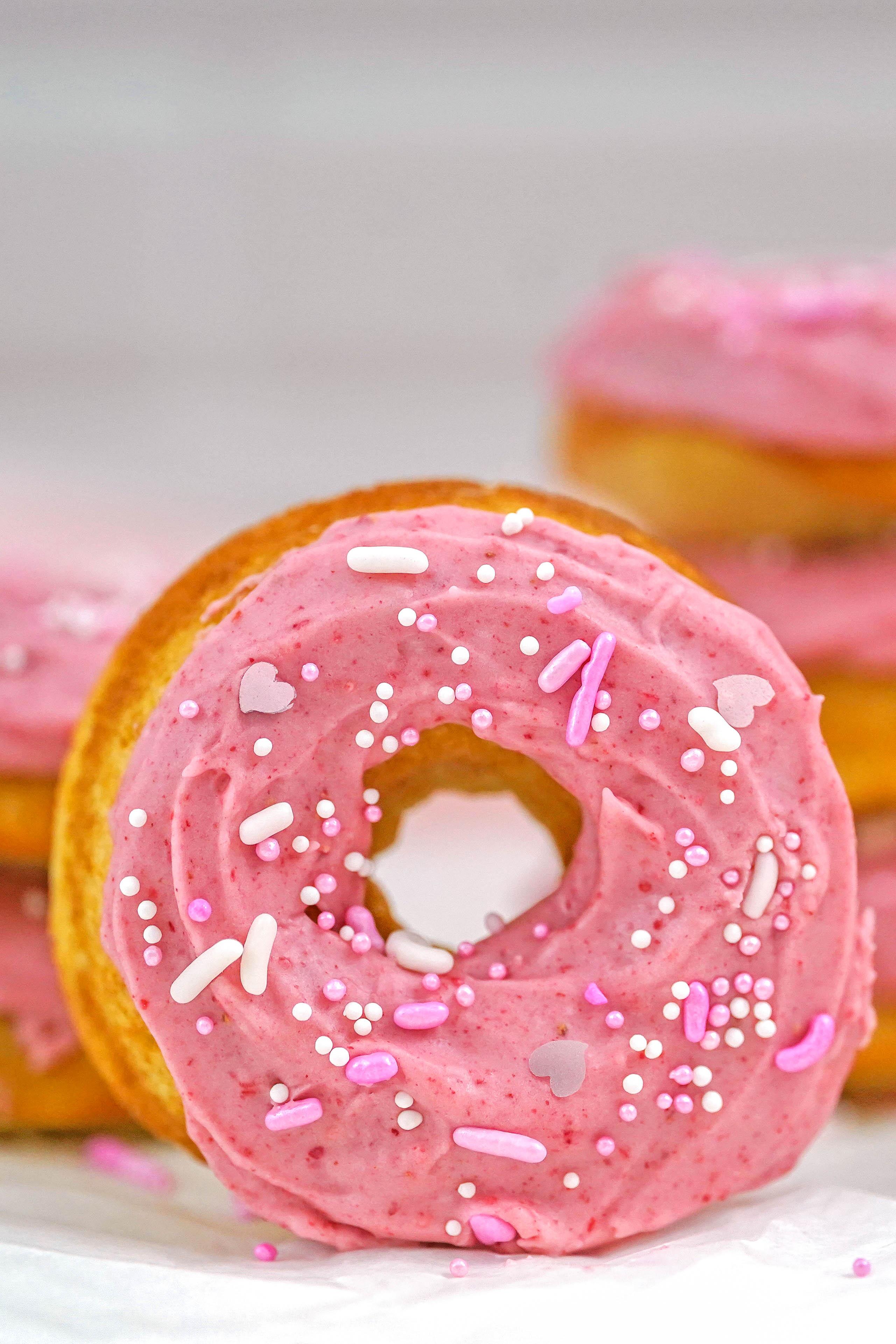 strawberry donut_13.jpg