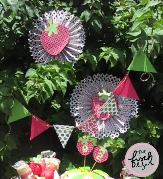 strawberry-bunting-diy.jpg