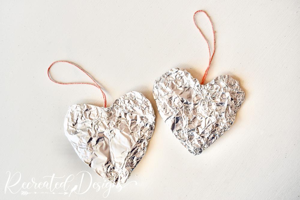 tinfoil-hearts-Valentines-day-craft-diy-garland-farmhouse-vintage-Recreated-Designs.jpg