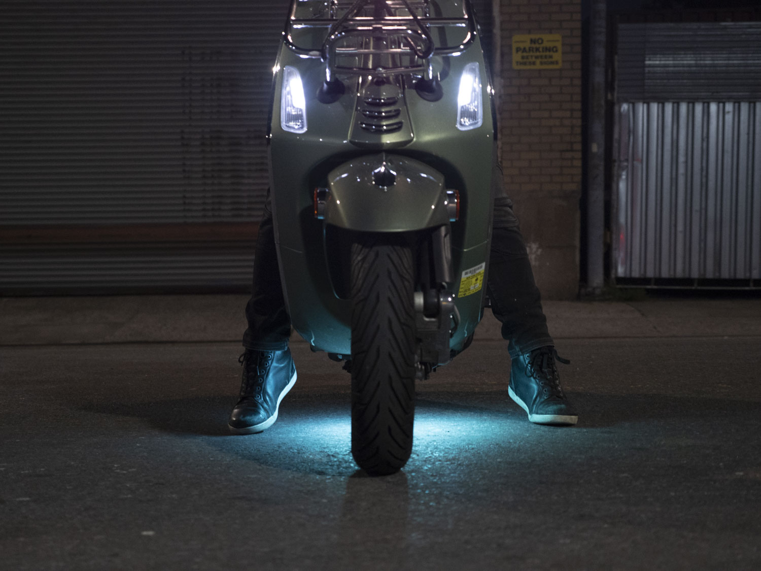 vespa-ground-effect-lighting-optimized13.jpg