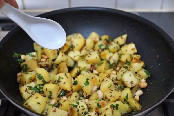 vrat ke aloo recipe - lemon juice.JPG