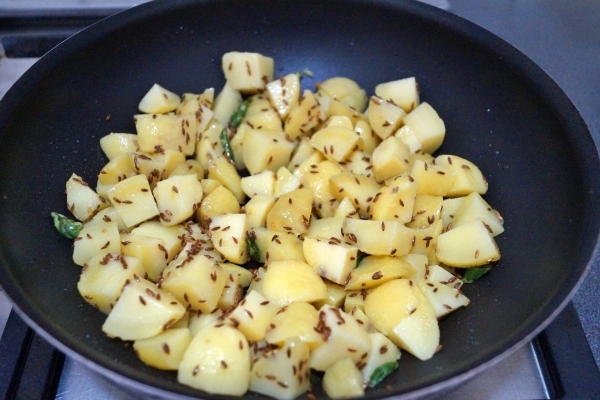 vrat ke aloo recipe - mix well.JPG