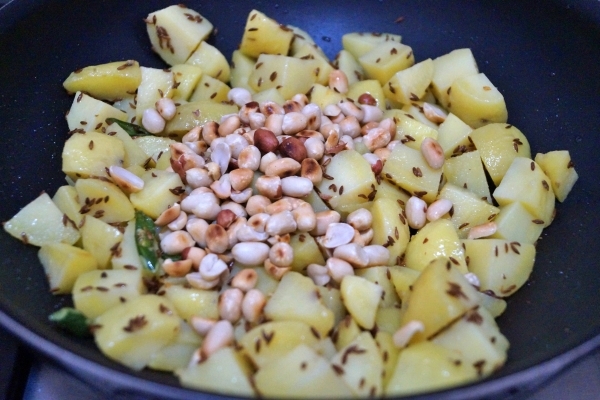 vrat ke aloo recipe - roasted peanuts.JPG