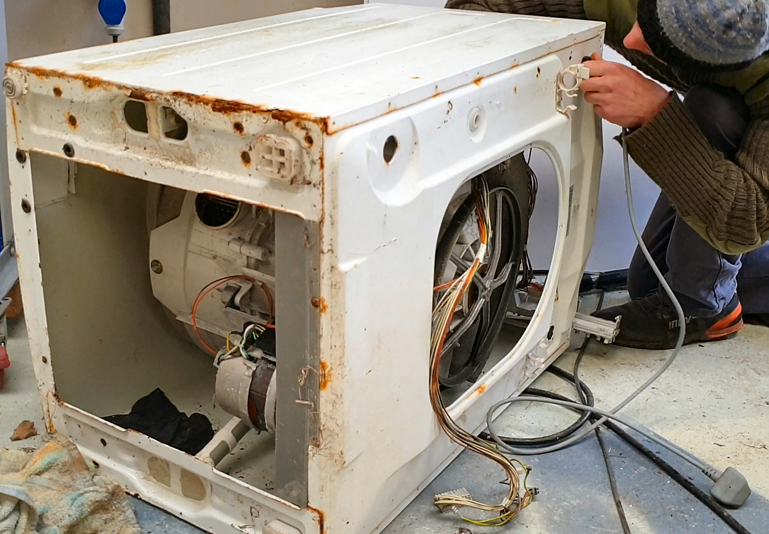 washing machine parts removal.jpg