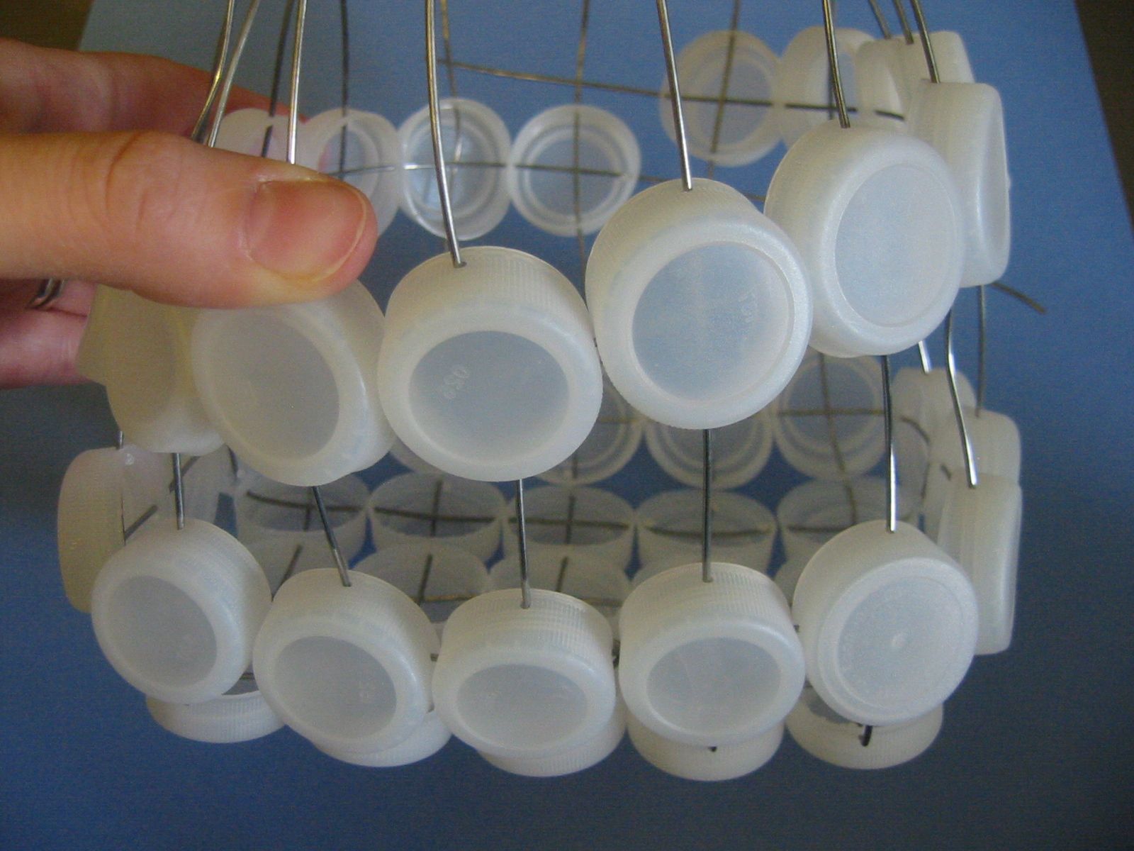 waterbottle cap basket 08.jpg