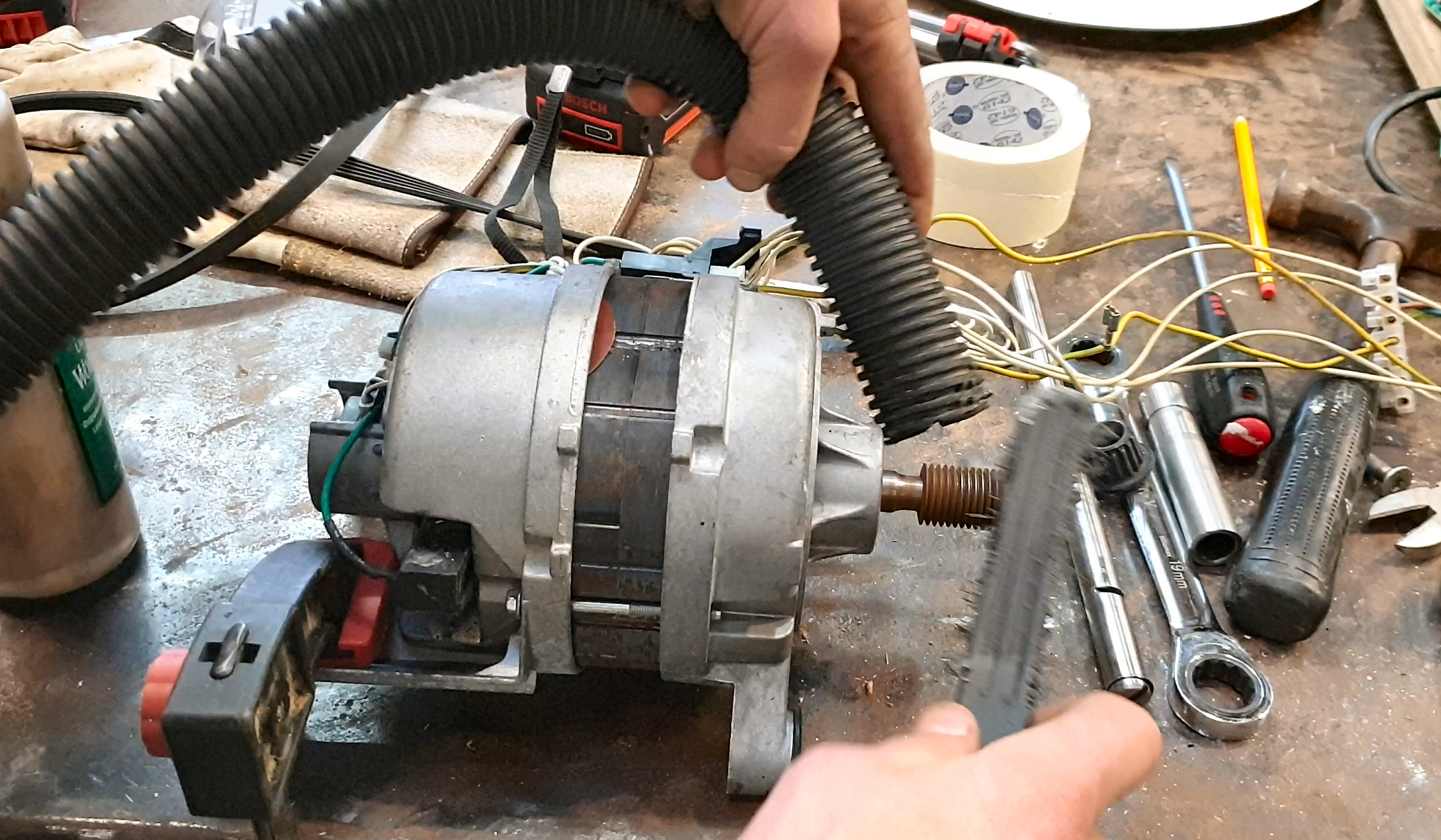 wire brush the motor spindle .jpg