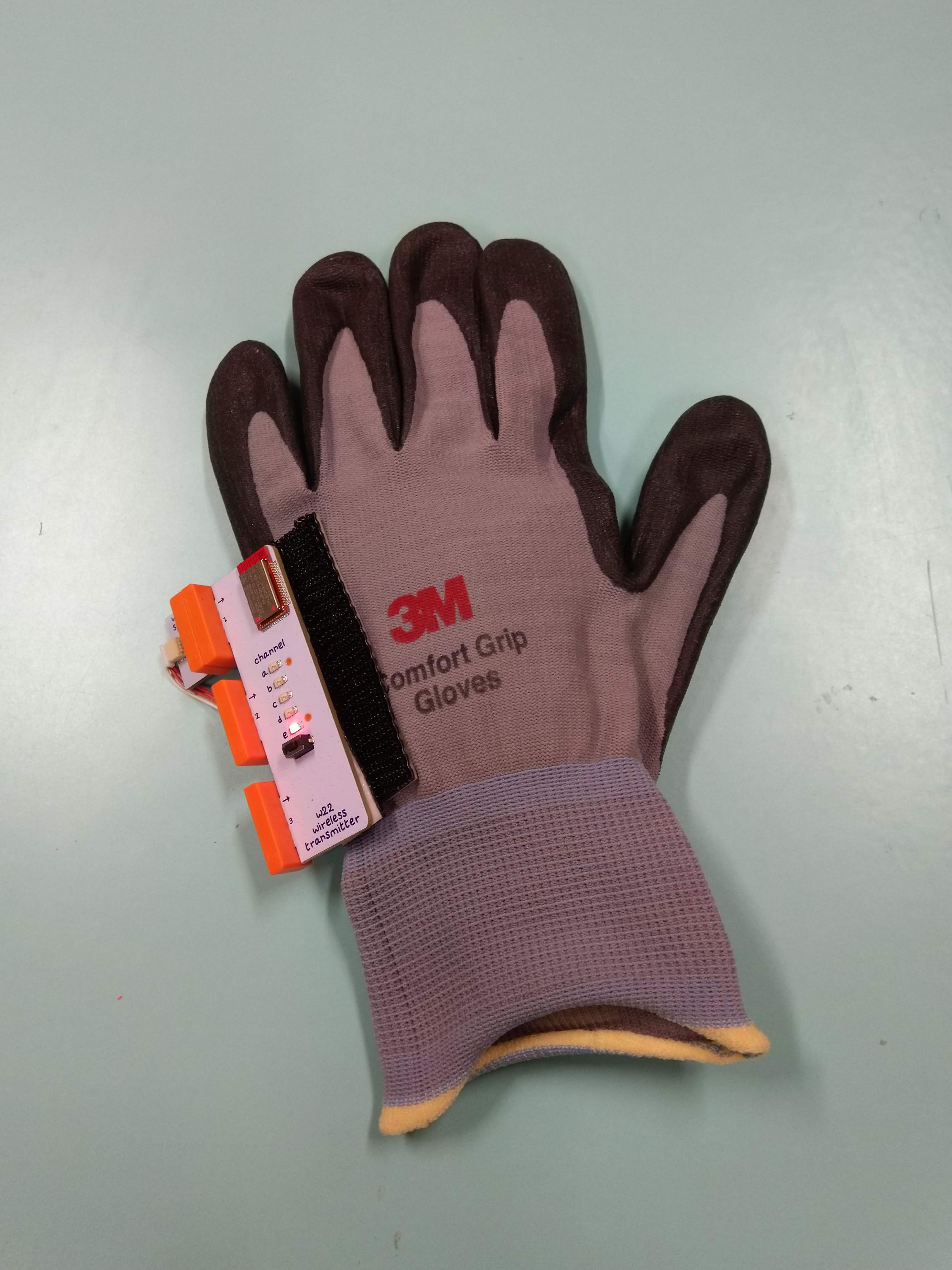 wireless gaming glove - RF transmitter selecting channel.jpg