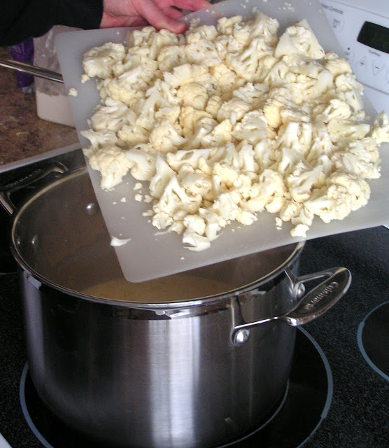 wisconsin cauliflower soup4.JPG