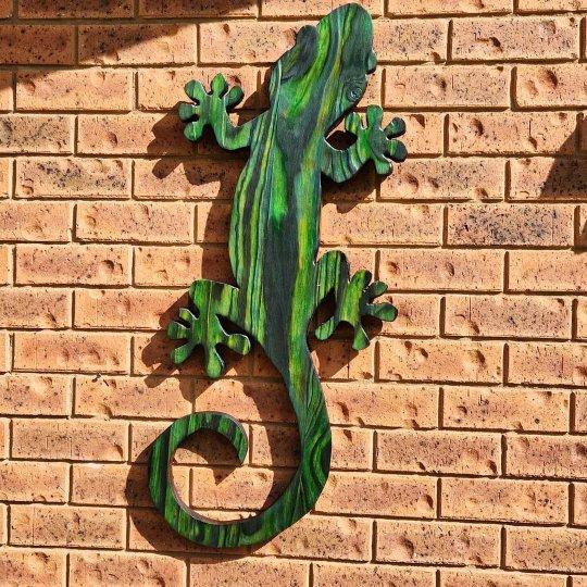 wooden gecko wall art (1).jpg