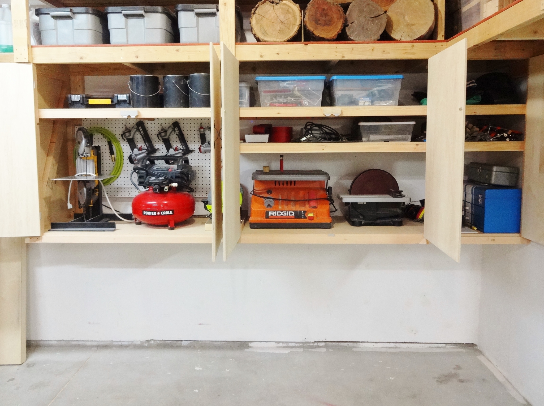 workshop cabinet shelves (20).JPG