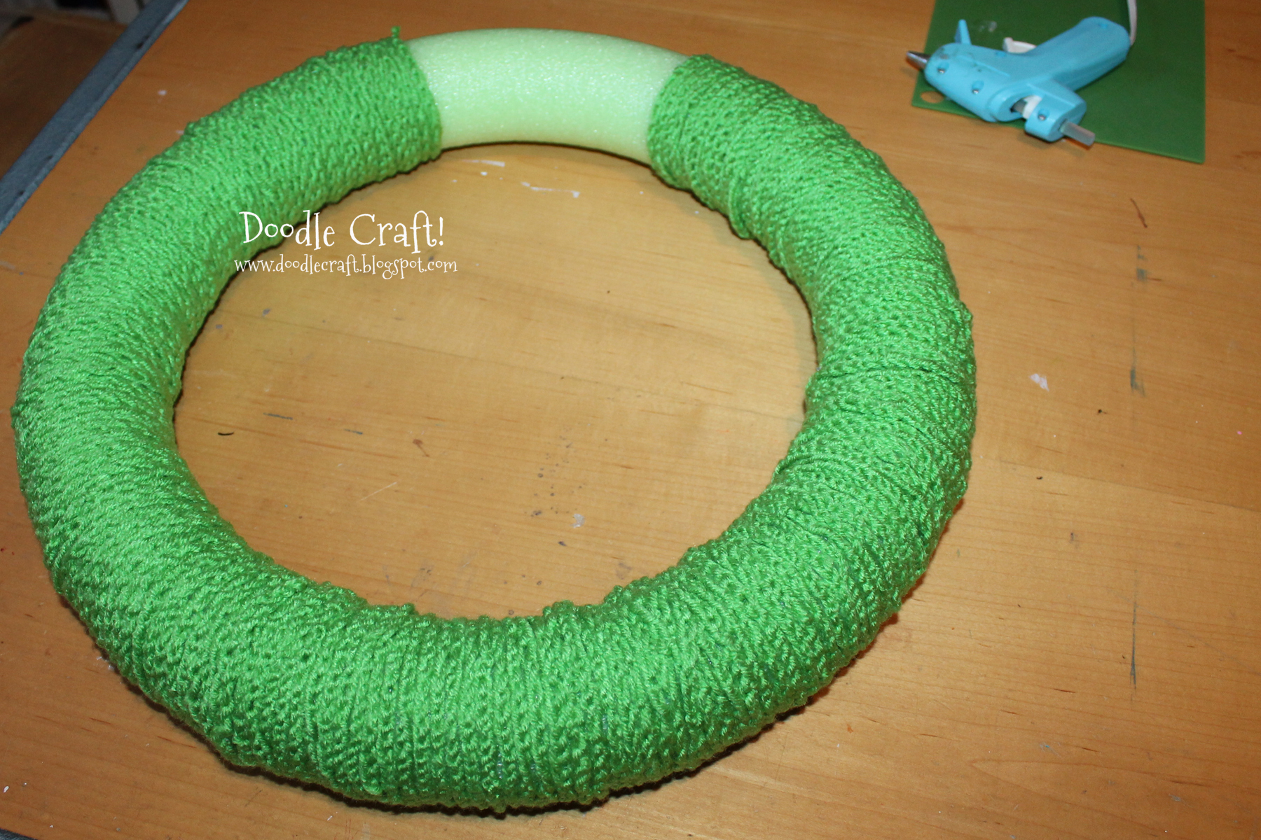 wrapping wreath form with chain stitch crochet.jpg