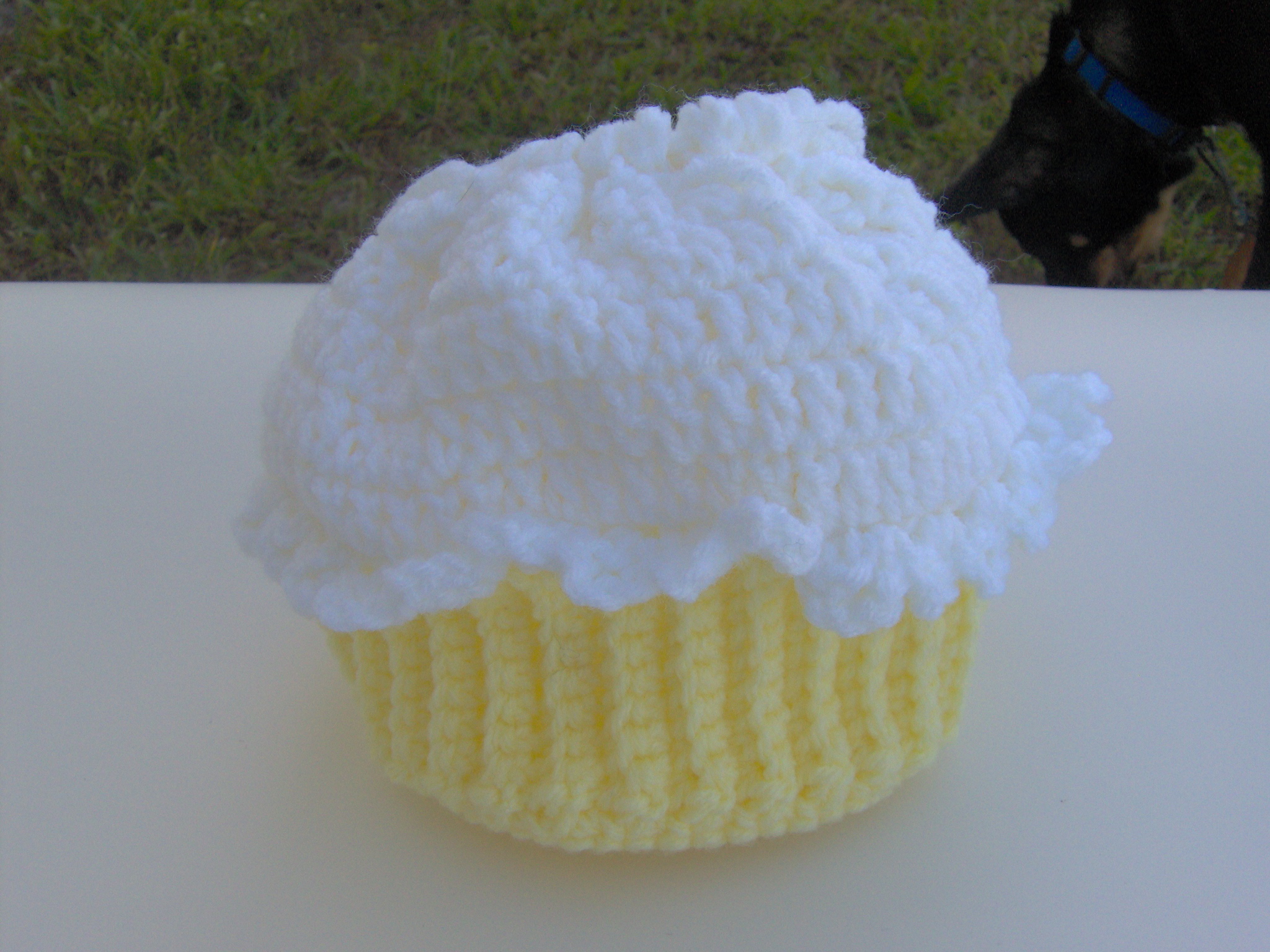 yellow and white cupcake purse