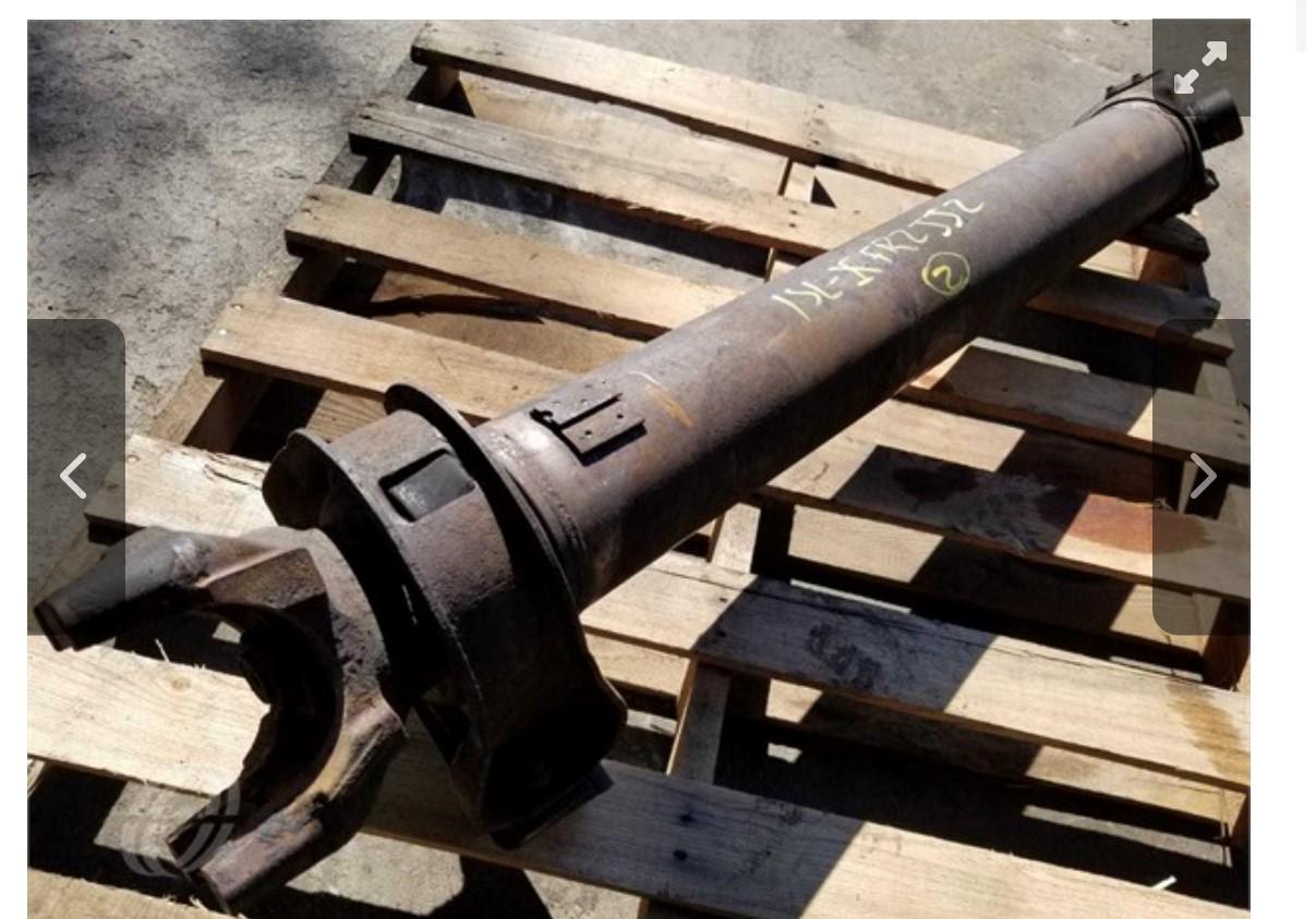 yoke with carrier bearing on pulled axle.jpg