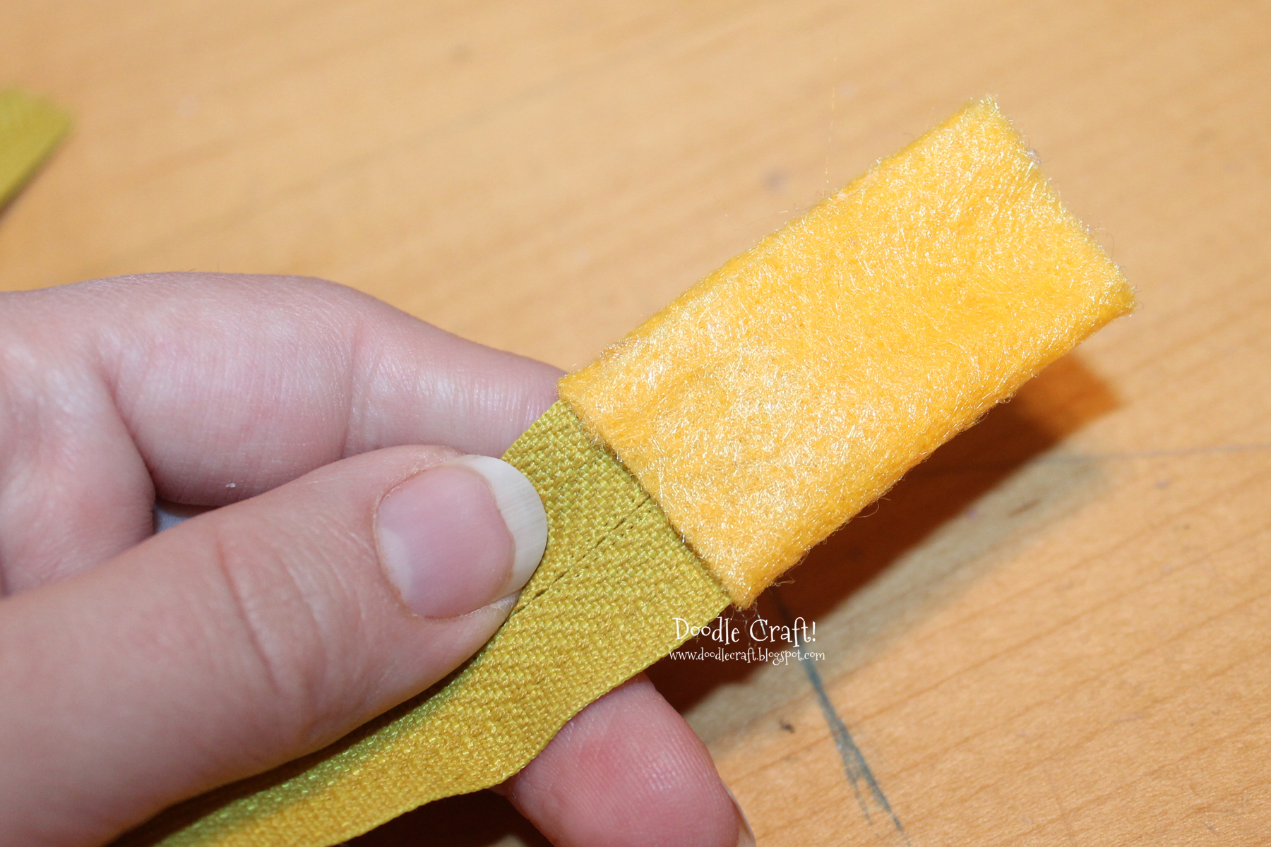 zipper and felt for pencil case.jpg