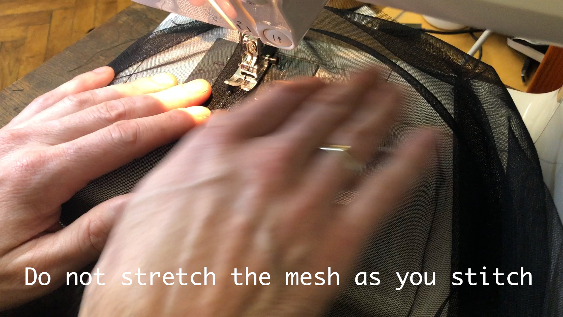 zipper dont strech mesh.jpg