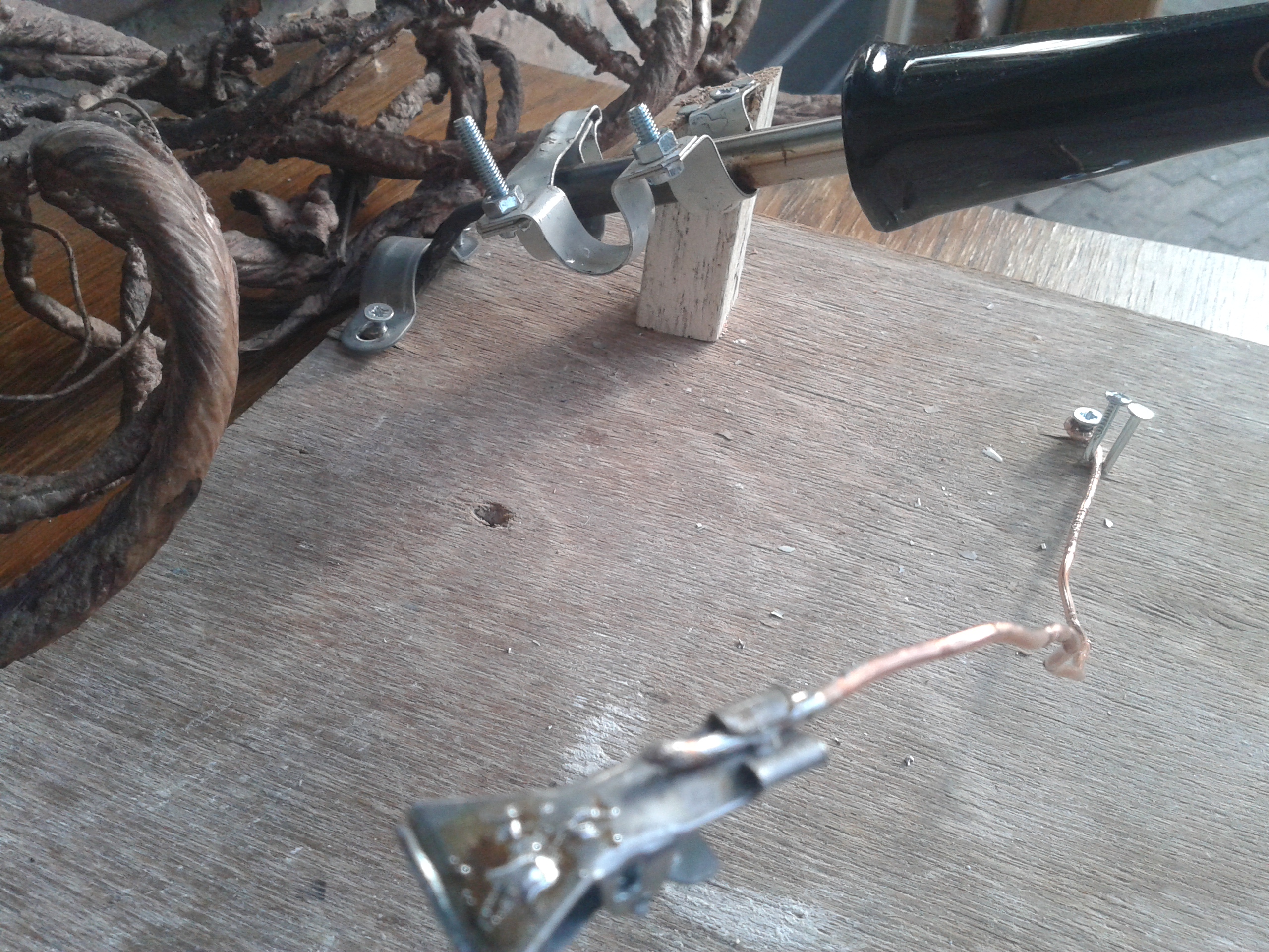 soldering table with helping hands!