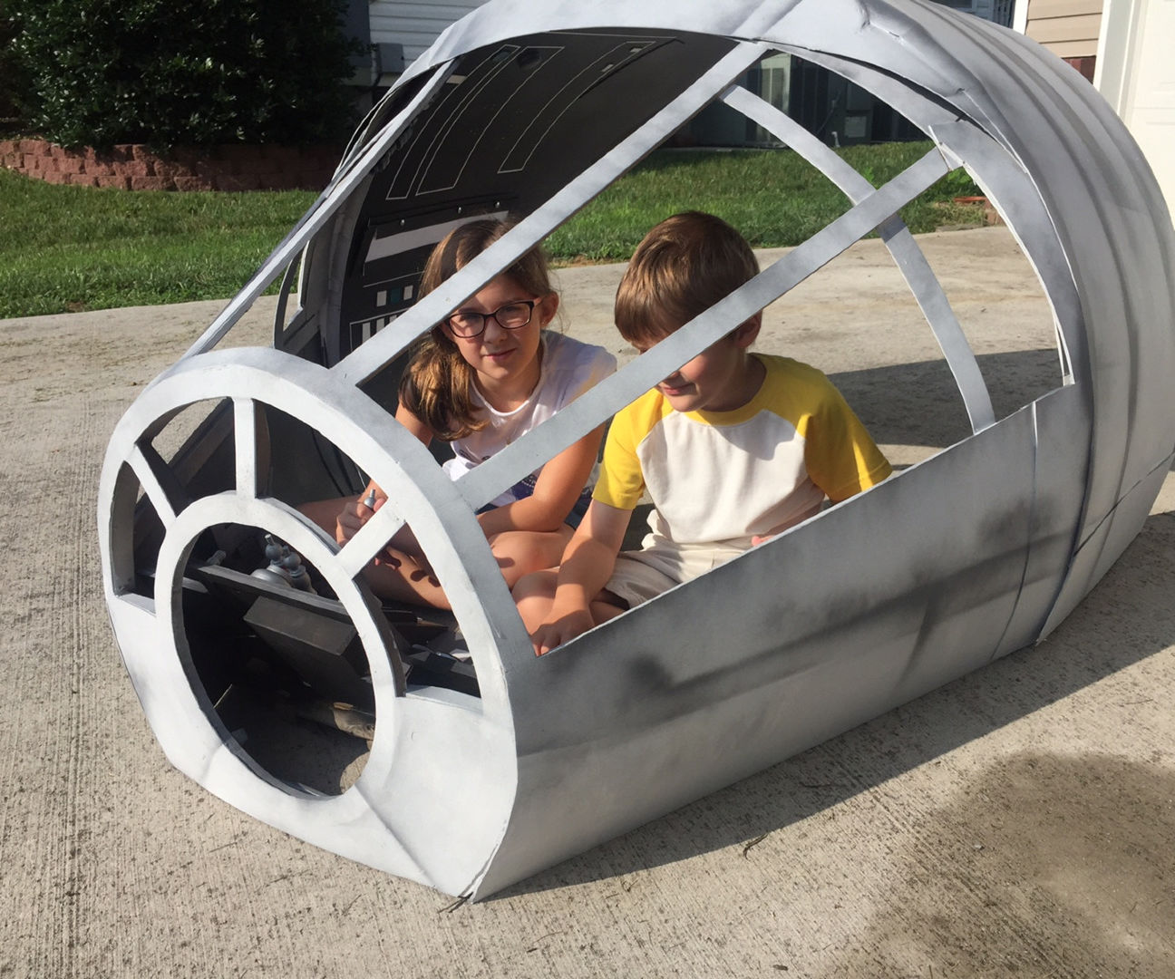 DIY Star Wars Millennium Falcon Cockpit Playhouse